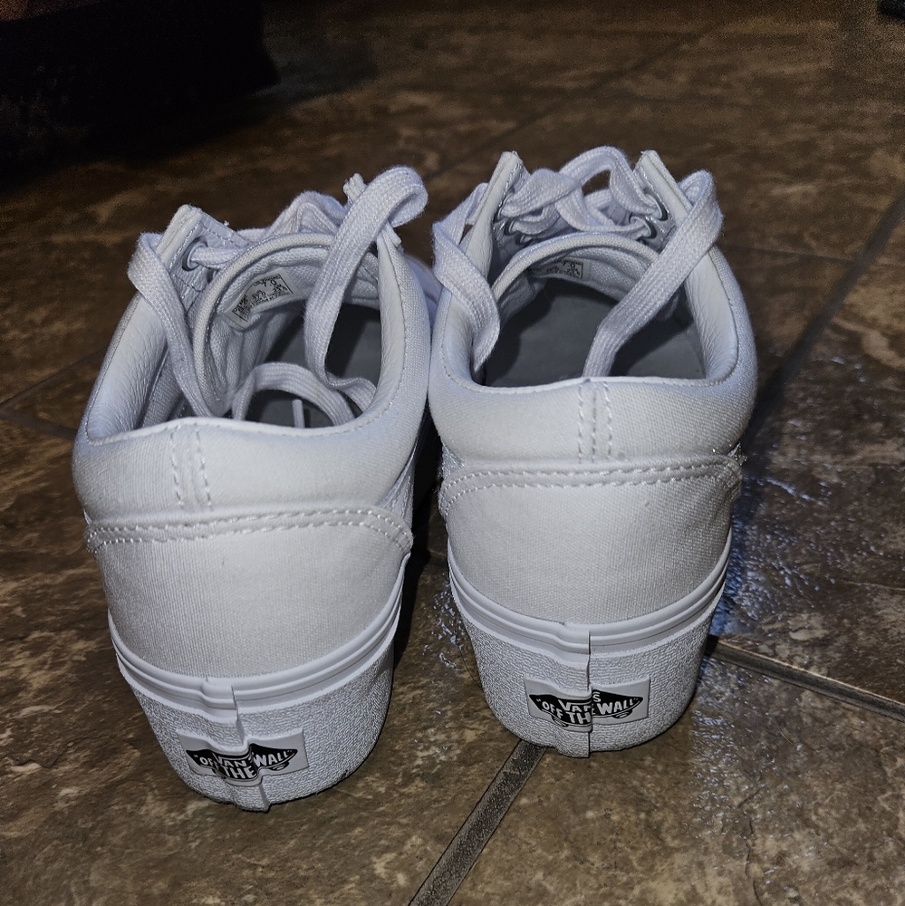 Vans stacked - Picture 4 of 4